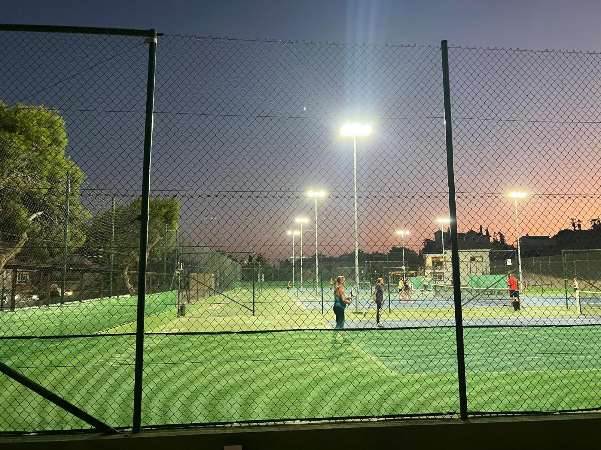 Piso Con Ac, Piscina Y Pista De Padel Y Tenis En อากีลัส ภายนอก รูปภาพ